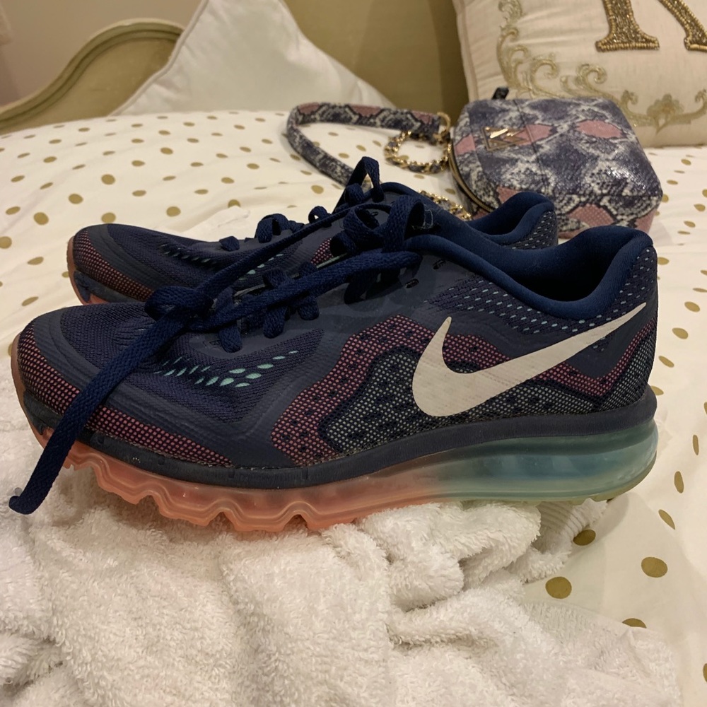 Nike tennis shoes